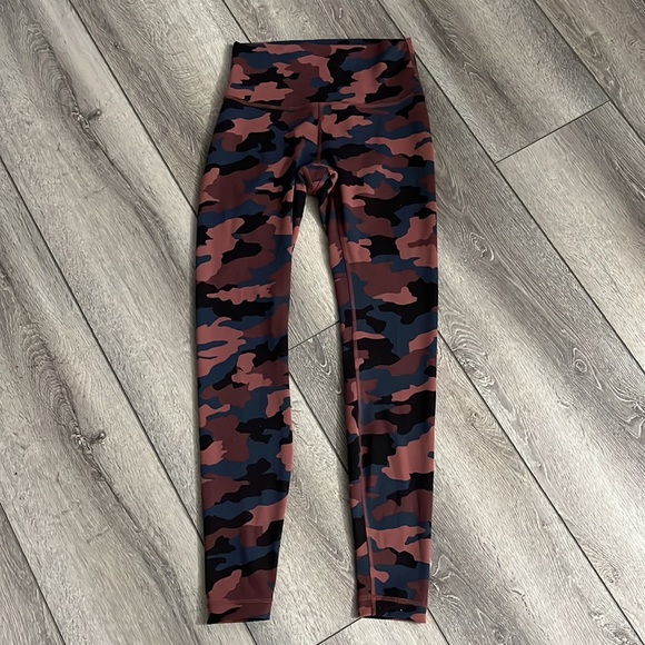 Lululemon Wunder Train High-Rise Tight 28"
Heritage 365 Camo Smoky Red Night Sea - Picture 2 of 6